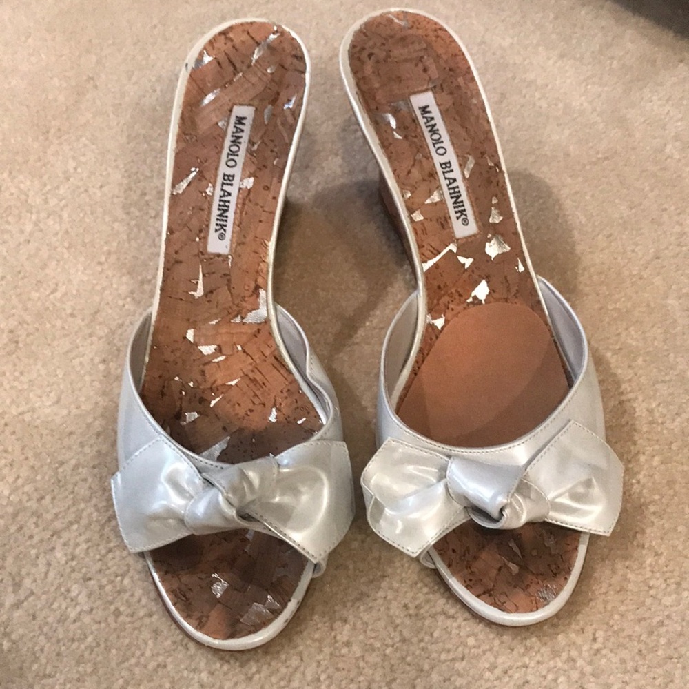Manolo Blahnik Liss Bow Wedge